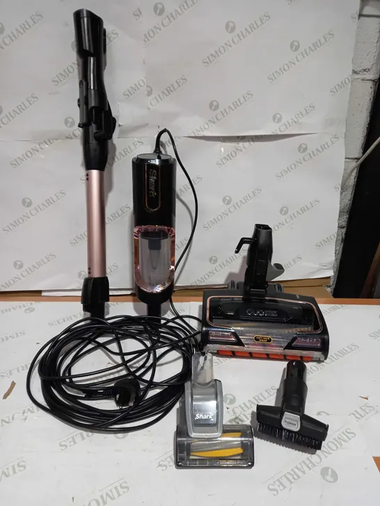 SHARK CORDED STICK VACUUM HZ500UKT