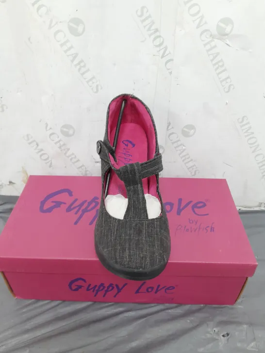 BOX OF APPROXIMATELY 6 PAIRS OF GUPPY LOVE WEDGED OPEN TOP SHOE - SIZE 43