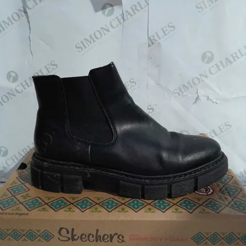 BOXED PAIR OF RIEKER CHUNKY ANKLE BOOTS IN BLACK UK SIZE 6.5