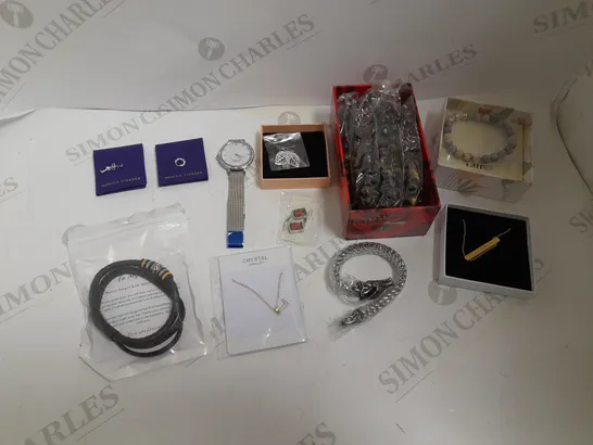 BOX OF APPROXIMATELY 30 ASSORTED JEWELLERY ITEMS TO INCLUDE BRACELETS, NECKLACES, EARRINGS ETC