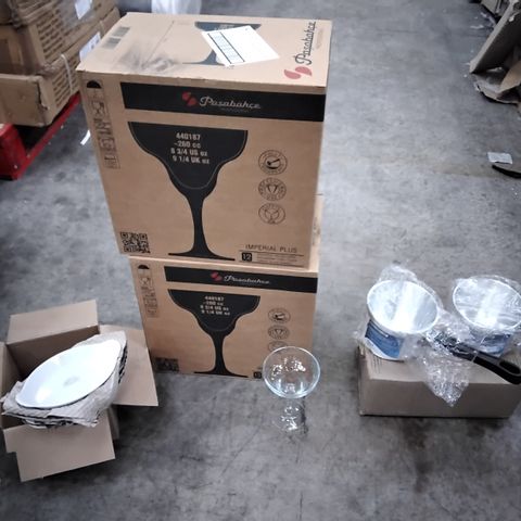 LOT OF 4 ASSORTED BOXES OF DESIGNER CATERING EQUIPMENT ITEMS TO INCLUDE 2X PASABAHCE COCKTAIL GLASS SETS, CATERMASTER SAUCEPAN DUO AN SET OF 4 PILLIVUYT PLATES