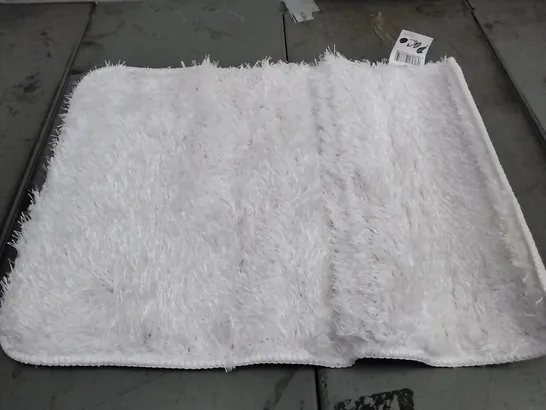 BRAND NEW JANAE BATH MAT IN WHITE - SIZE 40CM X 55CM