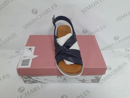 BOXED PAIR OF MODA IN PELLE OLANNA SANDALS IN NAVY SIZE 4