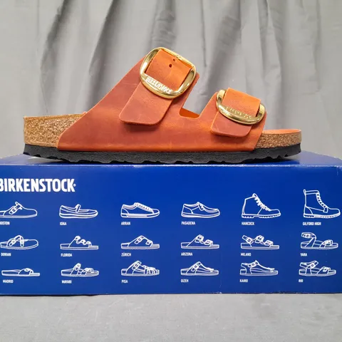 BOXED PAIR OF BIRKENSTOCK ARIZONA BIG BUCKLE OPEN TOE SANDALS IN BURNT SIENNA UK SIZE 5.5