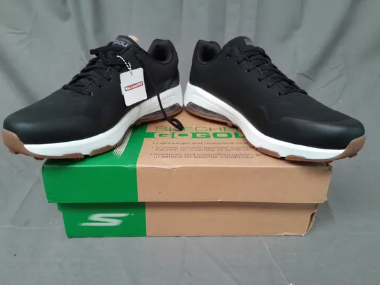 BOXED PAIR OF SKECHERS GO GOLF SHOES IN BLACK UK SIZE 6.5