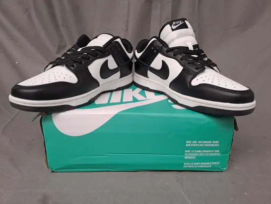 BOXED PAIR OF NIKE SB SHOES IN BLACK/WHITE UK SIZE 8