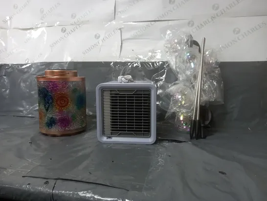 CAGE OF 10 ASSORTED HOMEWARE ITEMS TO INCLUDE SOLAR POWERED LIGHTS, COULOURFUL SOLAR POWERED LAMP, AND PORTABLE FAN ETC. 