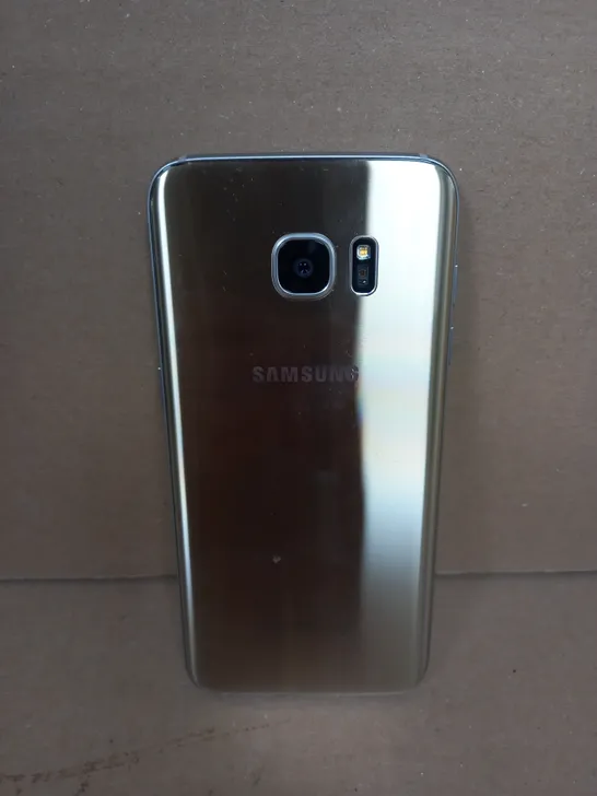 SAMSUNG GALAXY S7 EDGE SMARTPHONE IN GOLD