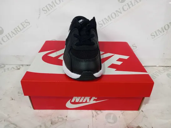 BOXED PAIR OF NIKE AIR MAX EXCEE CHILDREN'S TRAINERS IN BLACK/WHITE UK SIZE 8.5