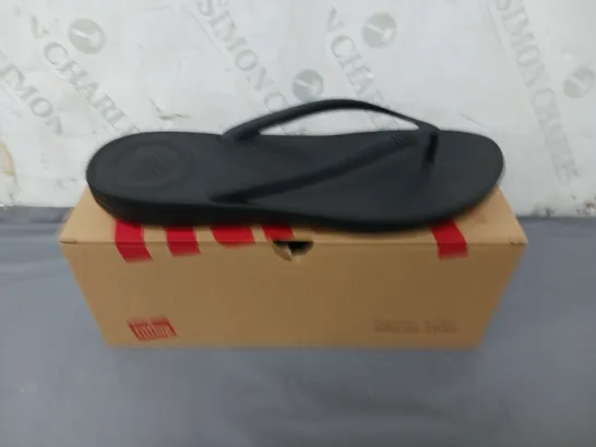 BOXED PAIR OF FITFLOP - IQUSHION ERGONOMIC FLIP-FLOPS SIZE 7