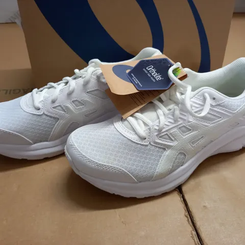 BOXED BRAND NEW JOLT 3 MENS TRAINERS IN WHITE - UK 6