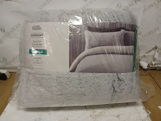 BRAND NEW SUPER SOFT FAUX FUR DUVET SET - DOUBLE - GREY/WHITE