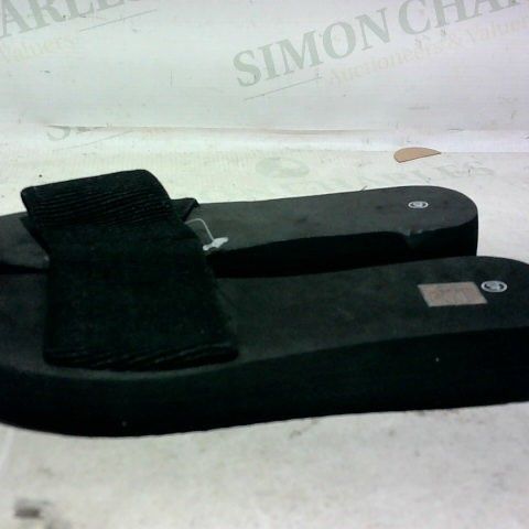 PAIR OF SLIPPERS (BLACK), SIZE 40 EU