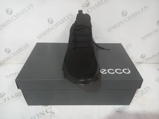 BOXED PAIR OF ECCO SHOES IN BLACK UK SIZE 8-8.5