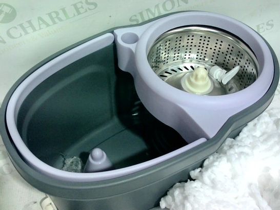 OUTLET SPIN MOP BUCKET SYSTEM WITH WHEELS & 2 ADDITIONAL MICROFIBRE HEADS