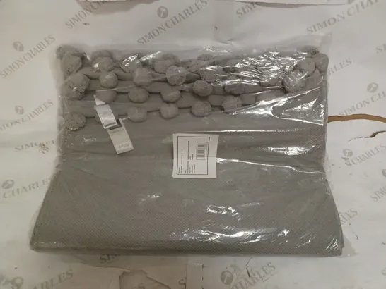 BRAND NEW BOX OF 6 POM POM COTTON RUGS IN GREY (120x170cm)