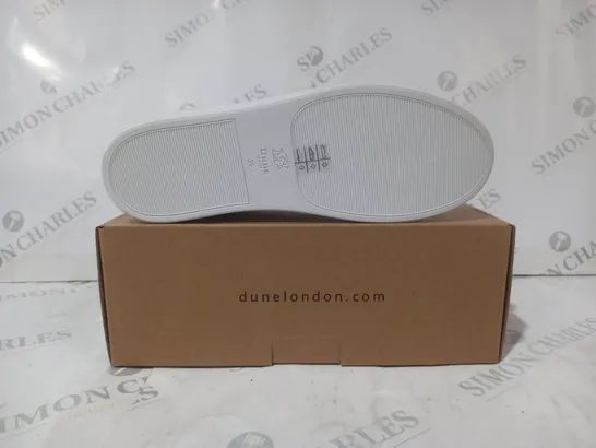 BOXED PAIR OF DUNE LONDON 081 ECLIPTI STAR EMBROIDERED SHOES IN WHITE SIZE 6