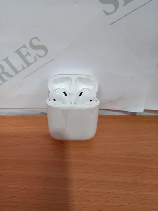 APPLE AIRPODS