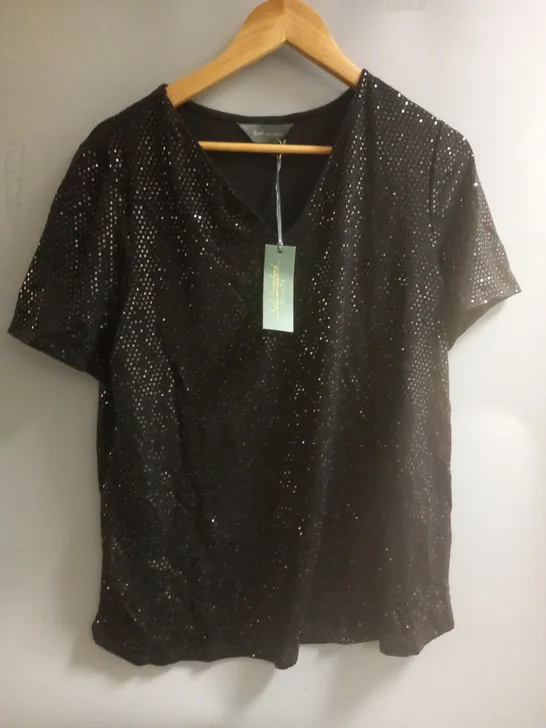 RUTH LANGSFORD SPARKLE V-NECK TOP IN BLACK - MEDIUM