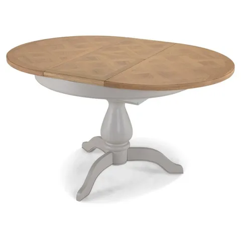 BOXED DESIGNER HUNTER MEDIUM OVAL EXTENDING TABLE. OAK