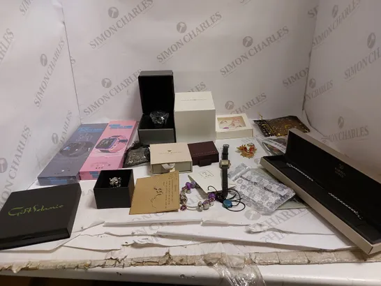 LOT OF ASSORTED JEWELLERY TO BRACELETS, EARRINGS, AND NECKLACES.