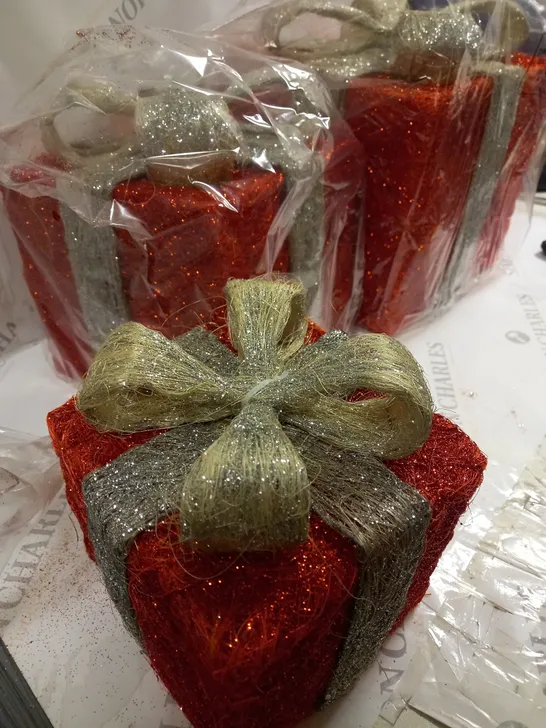 BOXED CHRISTMAS GIFT BOXES - RED WITH SILVER BOW