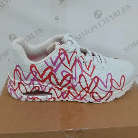 SKECHERS CUSTOMIZED TRAINERS HEART DESIGN SIZE 10