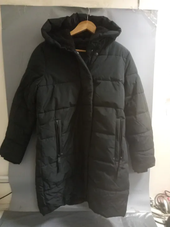 CENTIGRADE PADDED COAT IN BLACK - MEDIUM