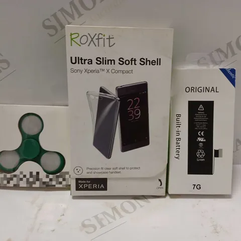 BOX OF APPROXIMATELY 15 ASSORTED HOUSEHOLD ITEMS TO INCLUDE ORIGINAL 7G BUILT IN BATTERY, ROXFIT ULTRA SLIM SOFT SHELL CASE FOR SONY XPERIA X COMPACT, FIDGET SPINNER, ETC