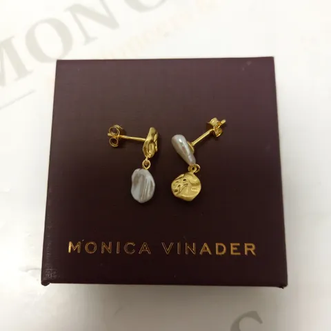 MONICA VINADER WHITE PEARL DROP AND GOLD ASYMMETRICAL EARRINGS