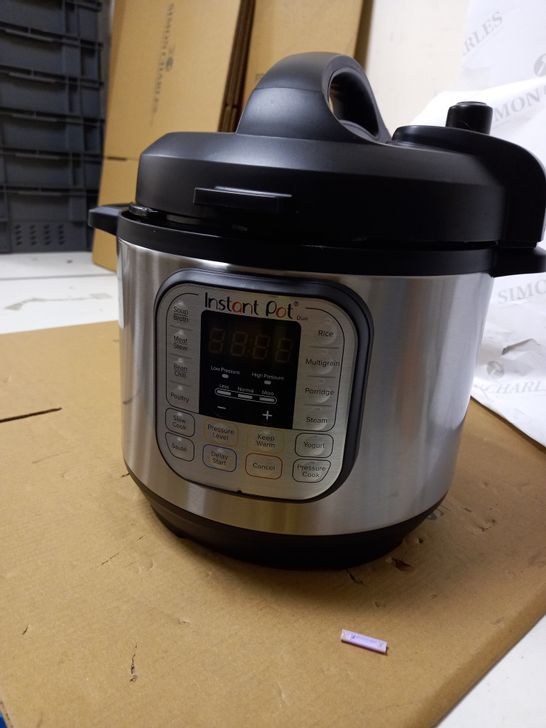 INSTANT POT PRESSURE COOKER 