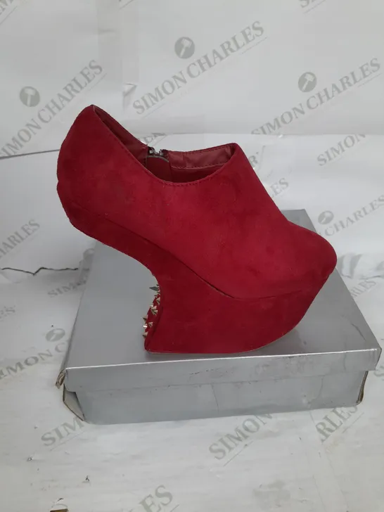 BOXED PAIR OF CASSANDRA PLATFORM SHOE IN RED SUEDE WITH GOLD SPIKES SIZE 6