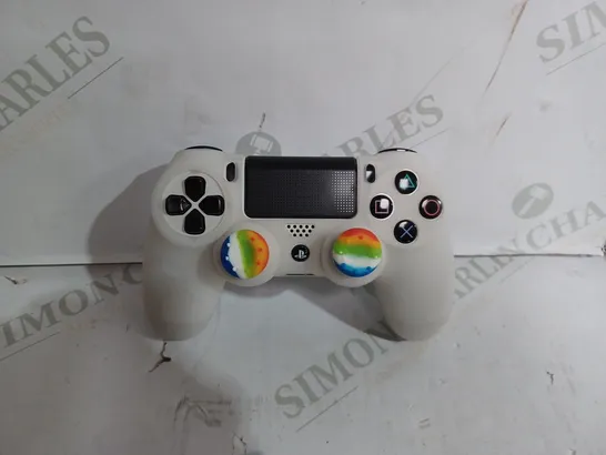 PLAY STATION 4 CONTROLLER IN WASHED GREY