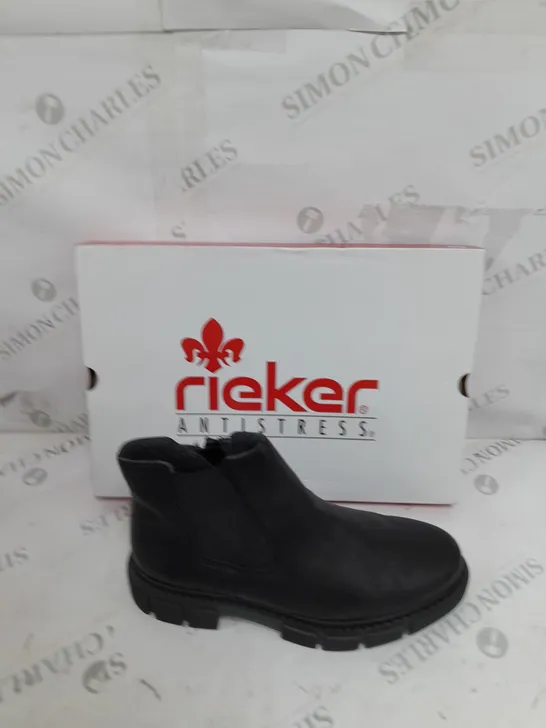 BOXED PAIR OF RIEKER CHUNKY ANKLE BOOTS IN BLACK SIZE 7.5 