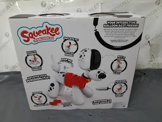 SQUEAKEE INTERACTIVE BALLOON DOG