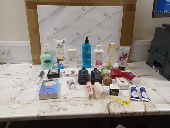 LOT OF APPROXIMATELY 20 HEALTH AND BEAUTY ITEMS TO INCLUDE TROPIC SMOOTHING CLEANSER, CREW ANTI DANDRUFF SHAMPOO, AND THE ESSENCE VAULT PARFUM ETC. 