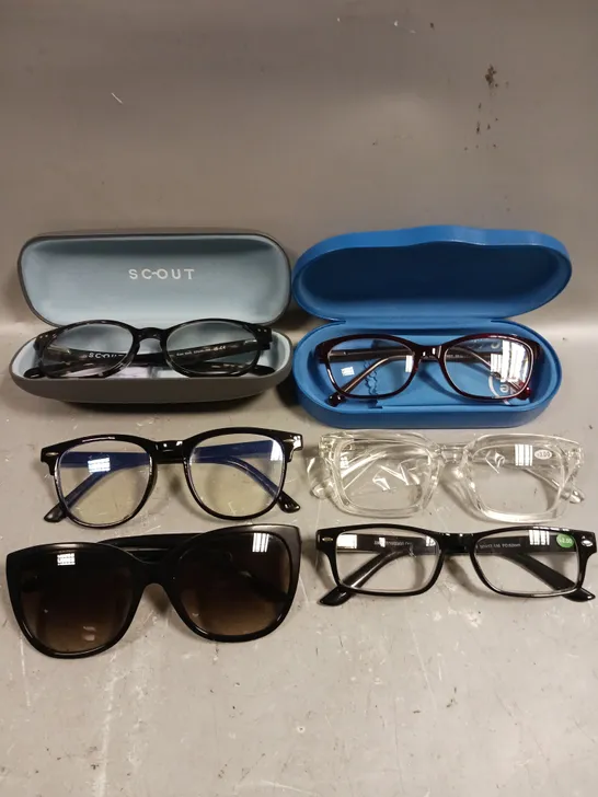 APPROXIMATELY 25 ASSORTED GLASSES/SUNGLASSES IN VARIOUS DESIGNS 