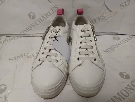 PAIR OF RURH LANGSFORD LOW LACE-UP TRAINERS IN WHITE WITH PINK HIGHLIGHTS - SIZE 37