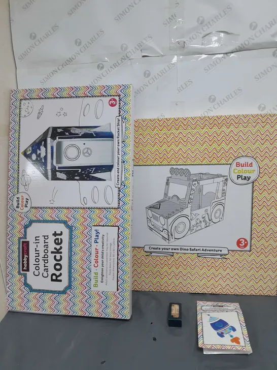 HOBBY CRAFT COLOUR IN CARDBOARD SET 