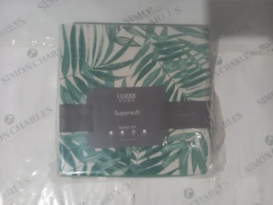 BOXED COZEE HOME SUPERSOFT DUVET SET IN GREEN/WHITE - KING SIZE