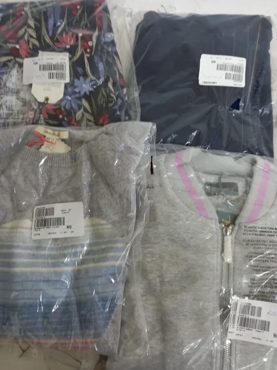 LARGE BOX OF APPROXIMATELY 40 CLOTHING ITEMS ALL IN DIFFRENT COLOURS AND SIZES 