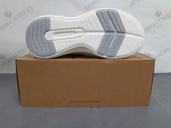 BOXED PAIR OF VIVAIA SHOES IN WHITE UK SIZE 6.5