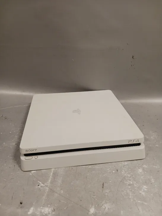 SONY PLAYSTATION 4 CONSOLE IN WHITE 