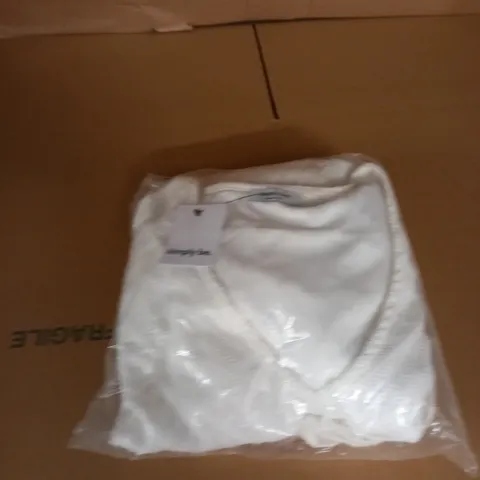 WHITE PATTERENED SUMMER SHIRT SIZE UNSPECIFIED