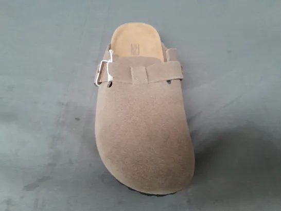 BOXED PAIR OF BIRKENSTOCK SHOE SIN TAUPE EU SIZE 38