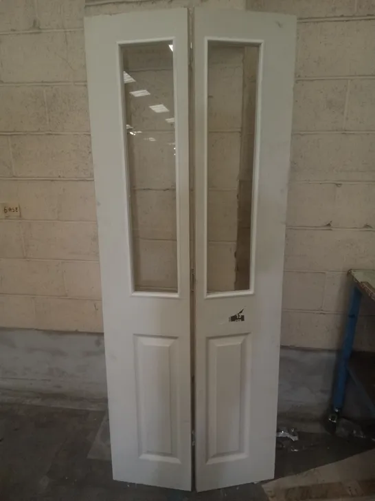 WHITE FOLDING INTERNAL DOOR