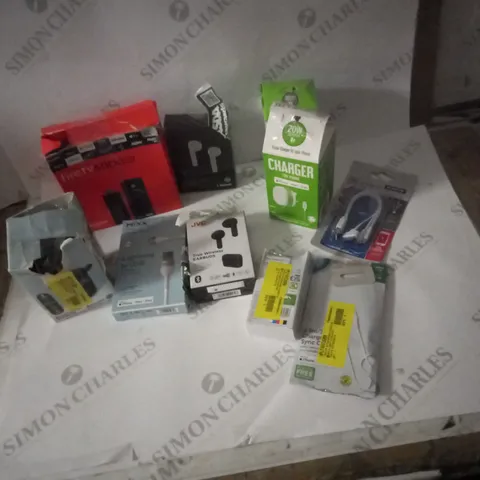 LOT OF APPROX 10 ASSORTED ITEMS TO INCLUDE WIRELESS HEADPHONES, CHARGER PLUGS