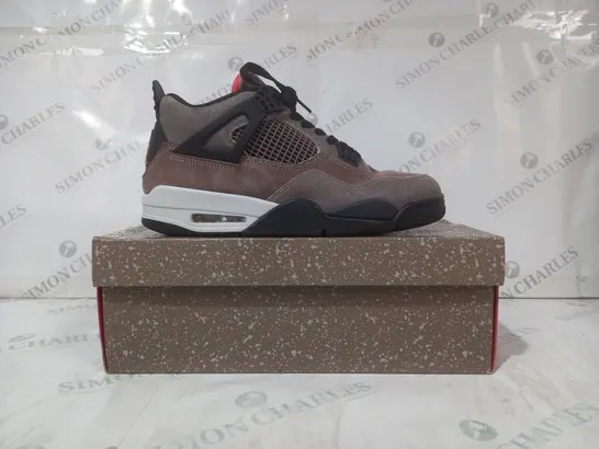 BOXED PAIR OF NIKE AIR JORDAN 4 RETRO SHOES IN TAUPE/RED UK SIZE 9.5