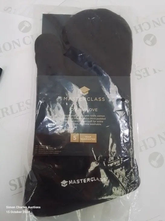 BAGGED AND SEALED MASTERCLASS OVEN GLOVE 