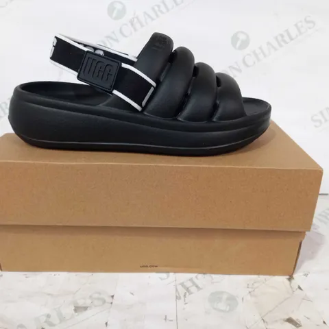 BOXED PAIR OF UGG K SPORT YEAH OPEN TOE SHOES IN BLACK UK SIZE 1